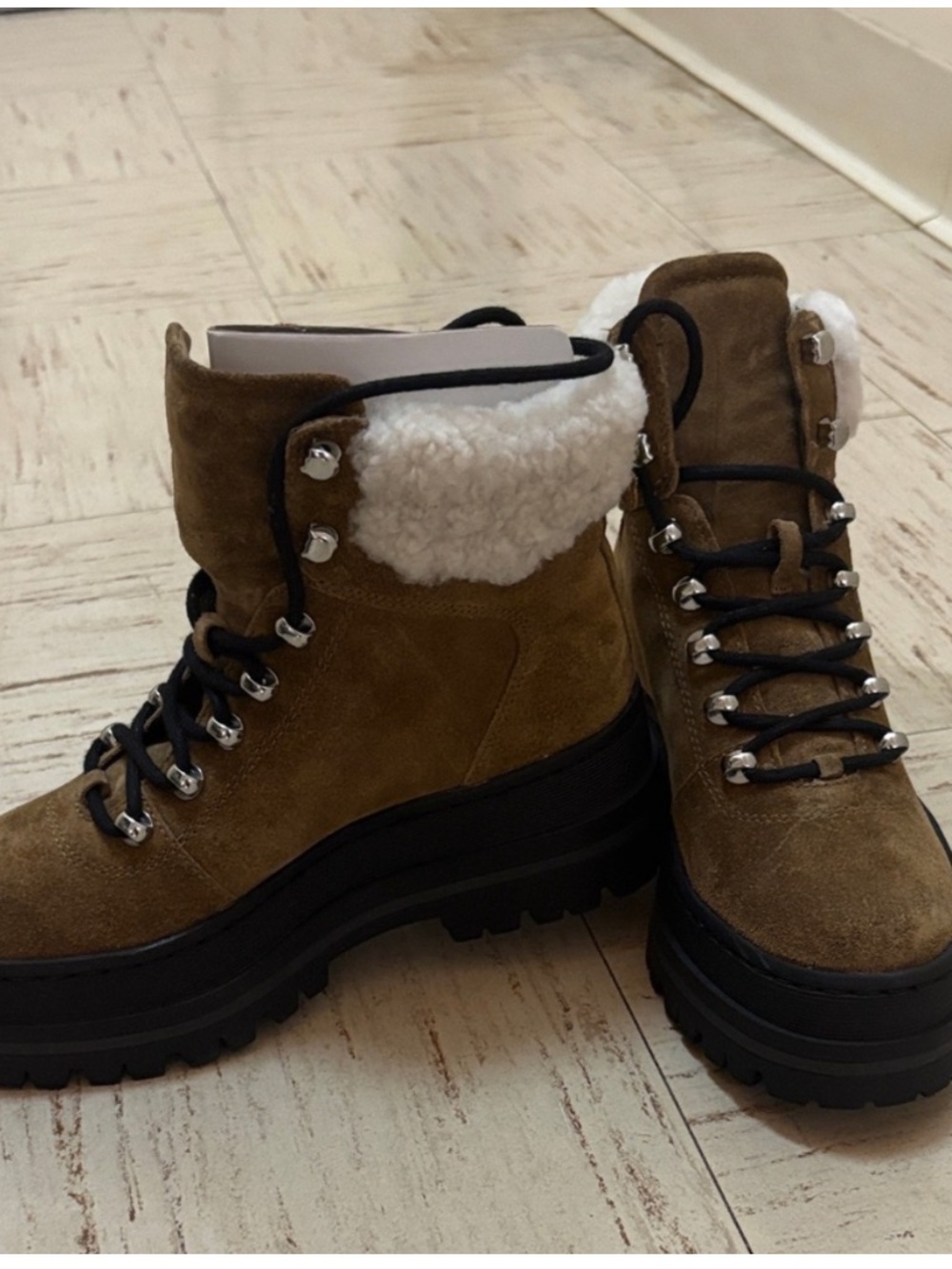 WOMAN'S SUEDE LACE-UP BOOTS WITH FAUX FUR LINING SIZE 6M